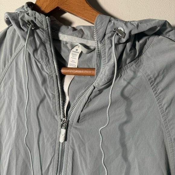 Lululemon Pack & Glyde  Jacket in Silver Drop size 4 - Picture 7 of 9